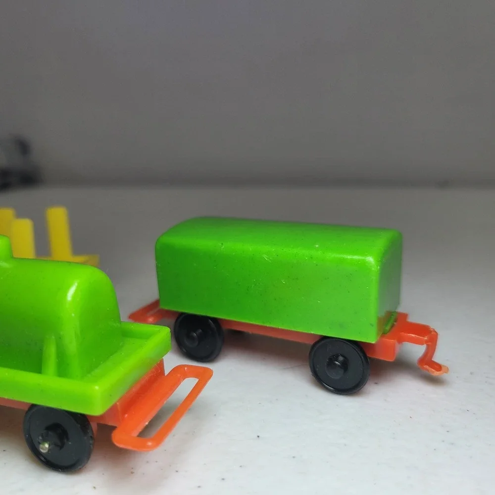 Herbart Vintage Plastic Toy Train‎ Set Red Green Yellow Small 5 Piece Lot